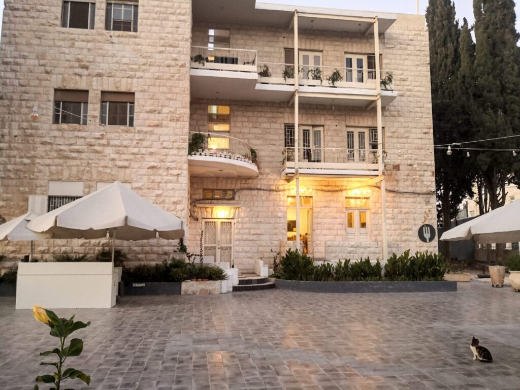 أفضل 10 مطاعم محلية في عمّان لعشاق الطعام الأصيل 8 Jordan Heritage Restaurant