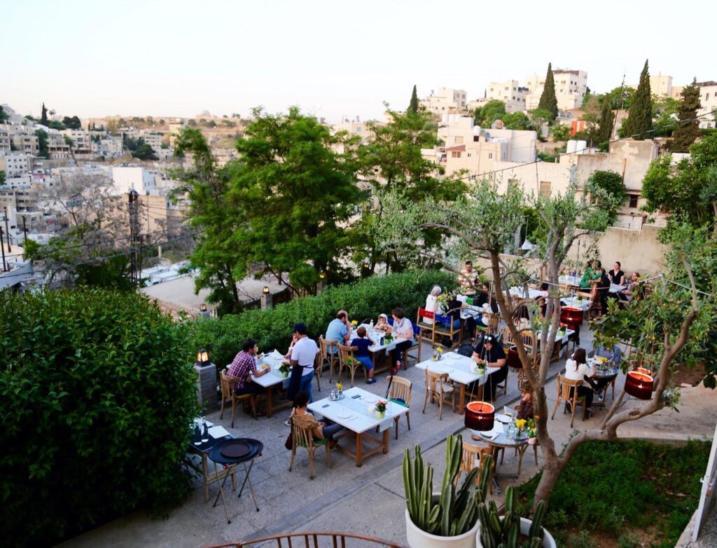 أفضل 10 مطاعم محلية في عمّان لعشاق الطعام الأصيل 3 Shams El Balad